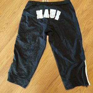 VERY NICE L.E.I Capri work out pants